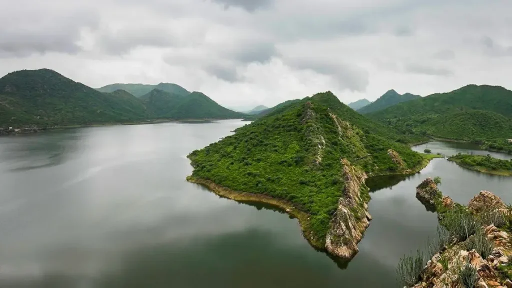 Top 7 Places to Visit in Udaipur During Monsoon Season (2025) 14 Bahubali Hills