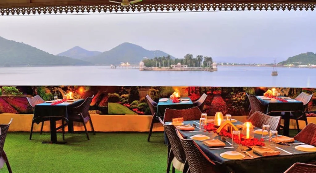 Most Romantic Things to Do in Udaipur During the Rainy Season 11 Lakeside Café Date near Fateh Sagar
