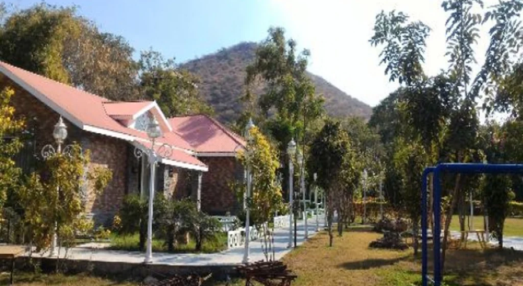 RJ27 Restaurant Near fateh sagar Udaipur