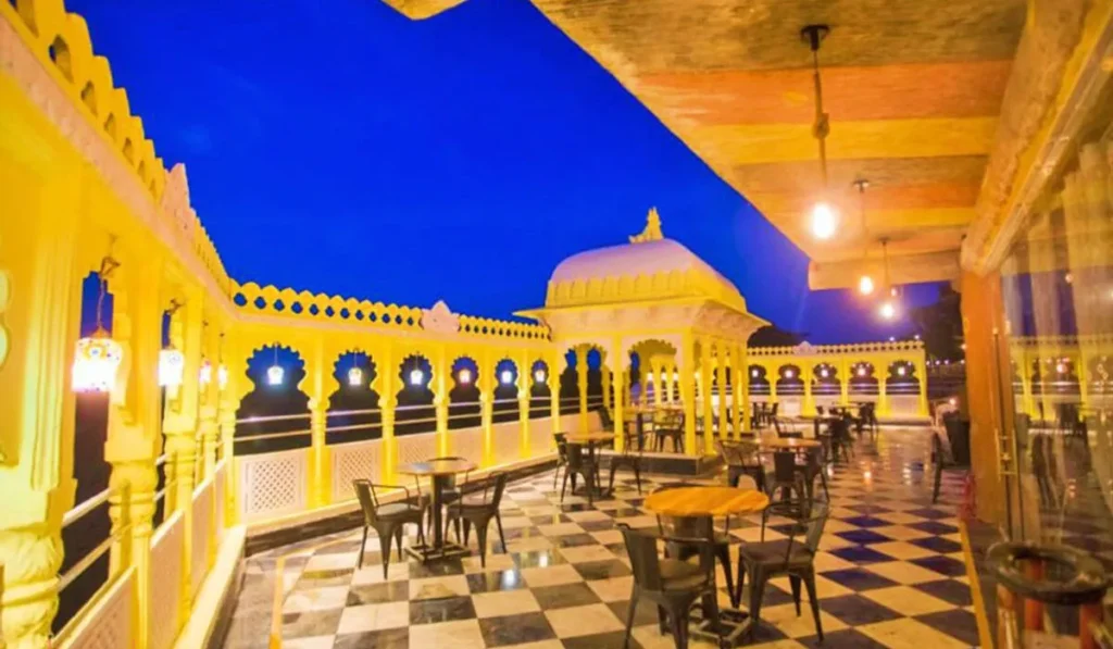 Badigarh Palace​ near Fs