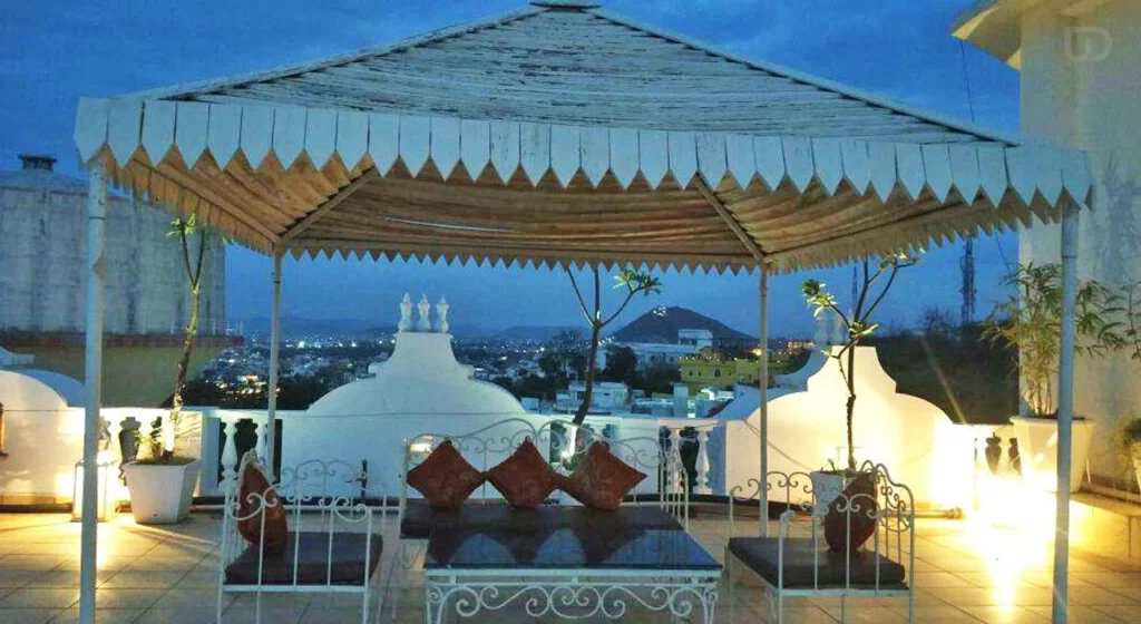 Jannat Rooftop Bar at Hilltop​ near fateh sagar