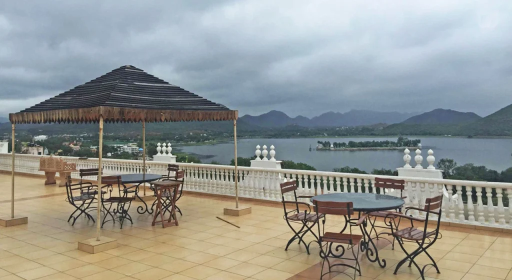 Jannat Rooftop Bar at Hilltop​ near fateh sagar